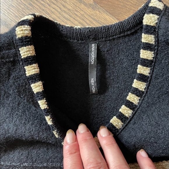 Mina Norton New York Chenille Wearable Art - Picture 3 of 4